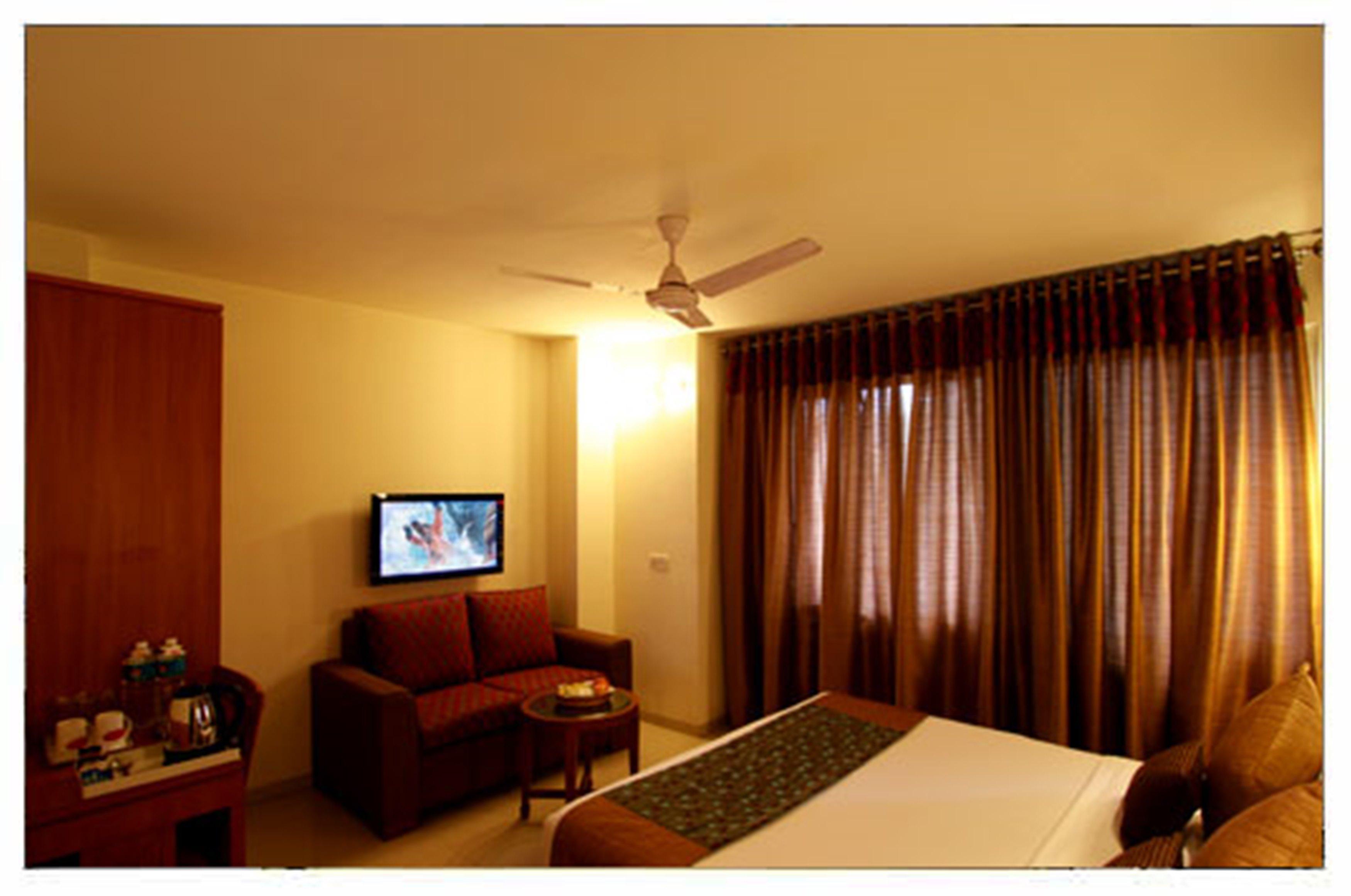 Hotel Southern Delhi  Exteriör bild