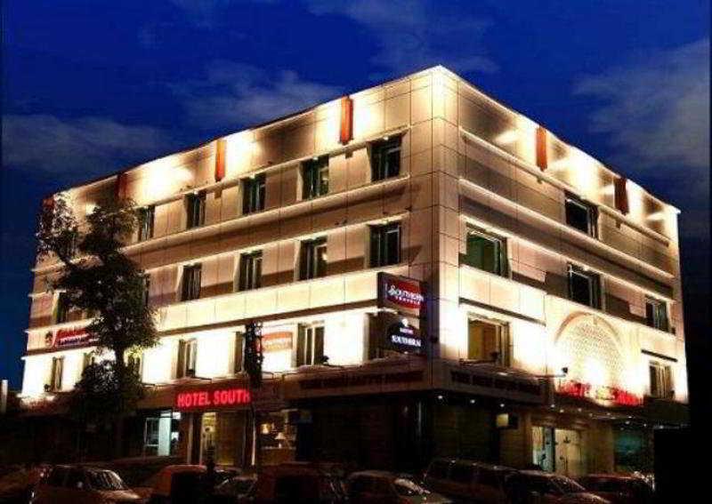 Hotel Southern Delhi  Exteriör bild