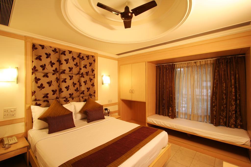 Hotel Southern Delhi  Exteriör bild