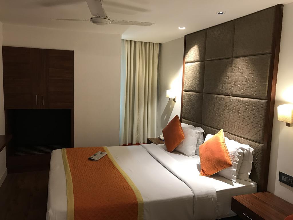Hotel Southern Delhi  Exteriör bild