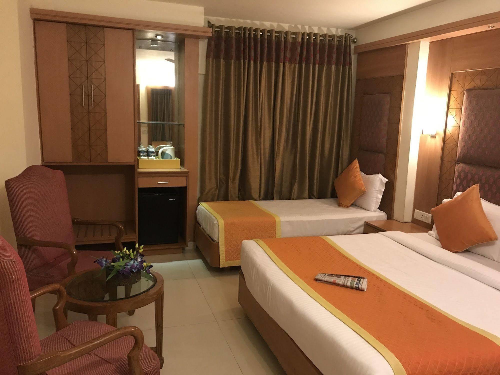 Hotel Southern Delhi  Exteriör bild