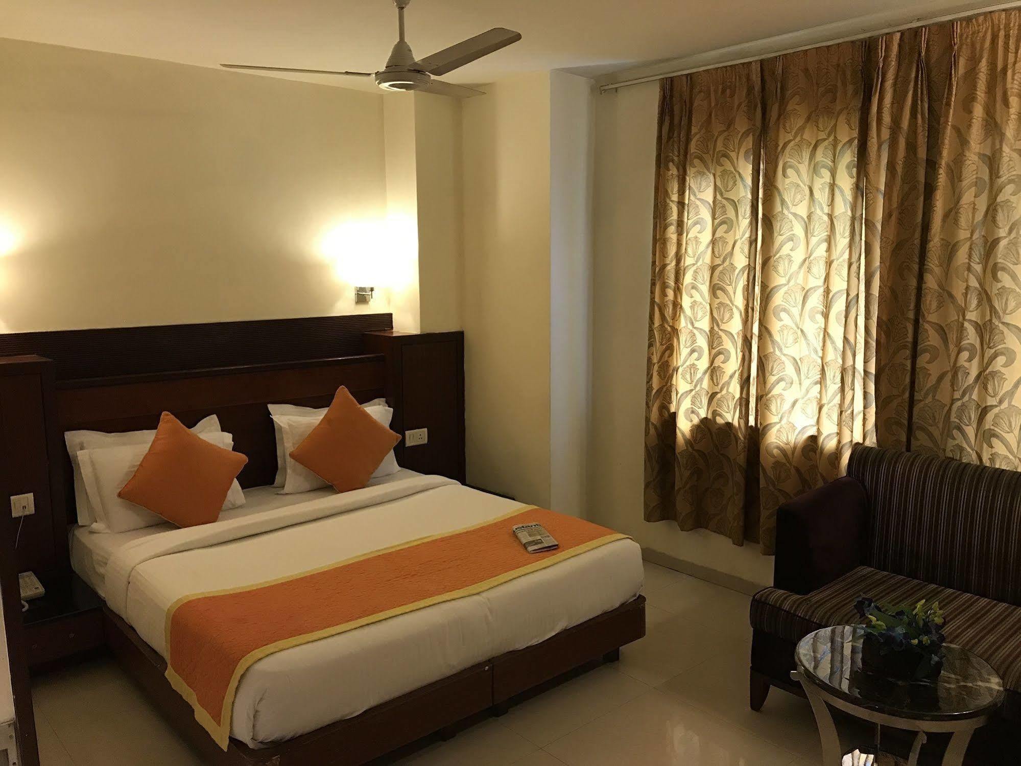 Hotel Southern Delhi  Exteriör bild