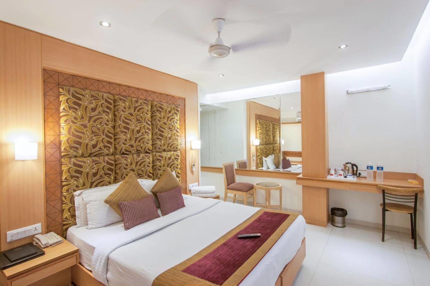 Hotel Southern Delhi  Exteriör bild