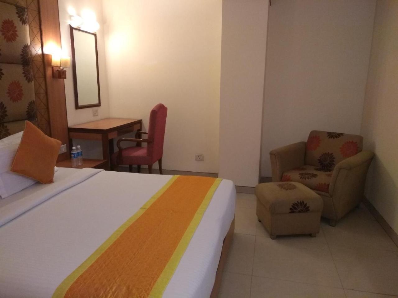 Hotel Southern Delhi  Exteriör bild