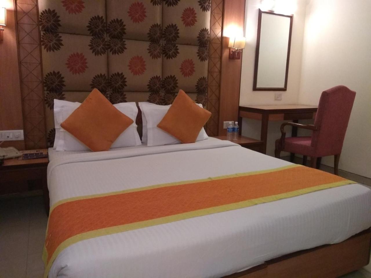 Hotel Southern Delhi  Exteriör bild